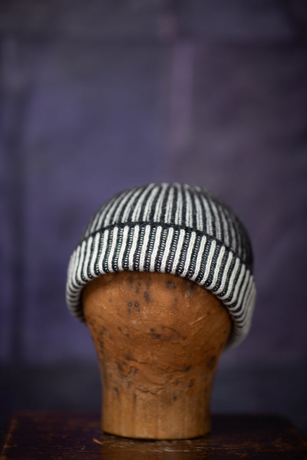 Beanie Nr. 12 Wool Lino Anthracite White