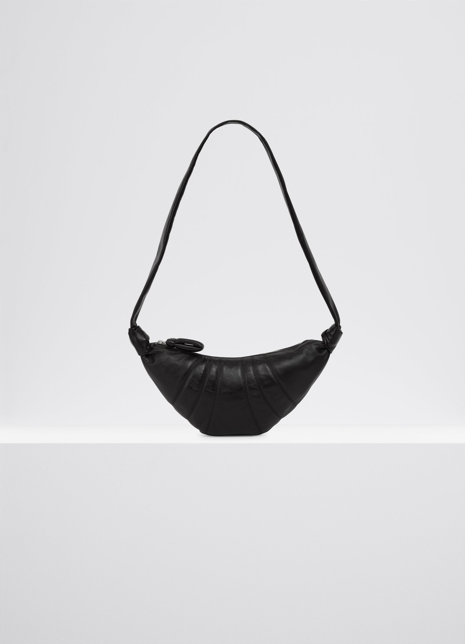 美品lemaire croissant bag small black Lemaire - Small Croissant Bag in Black – Stoy