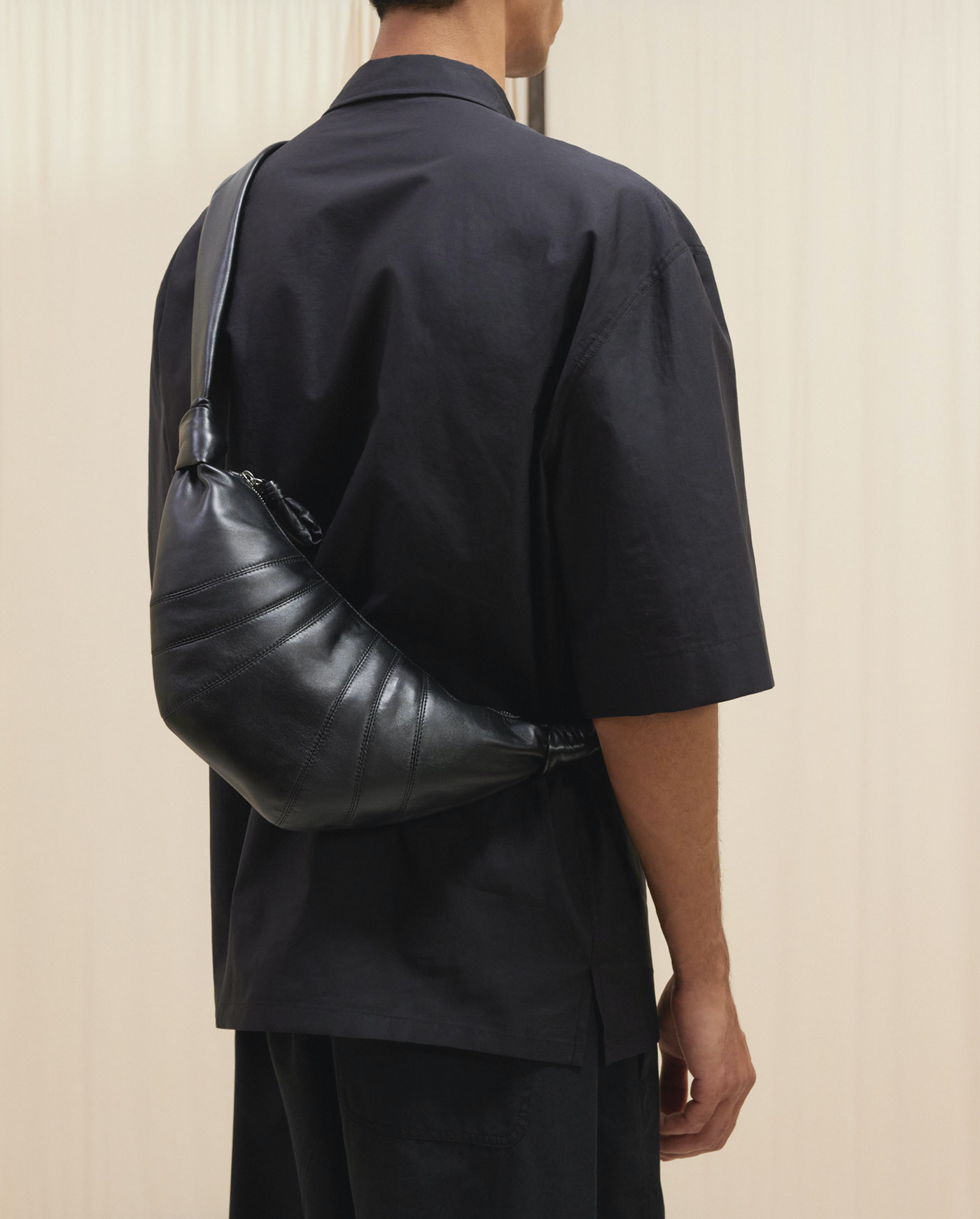 バッグ LEMAIRE SMALL CROISSANT BAG BLACK Forest Small Croissant Bag | LEMAIRE